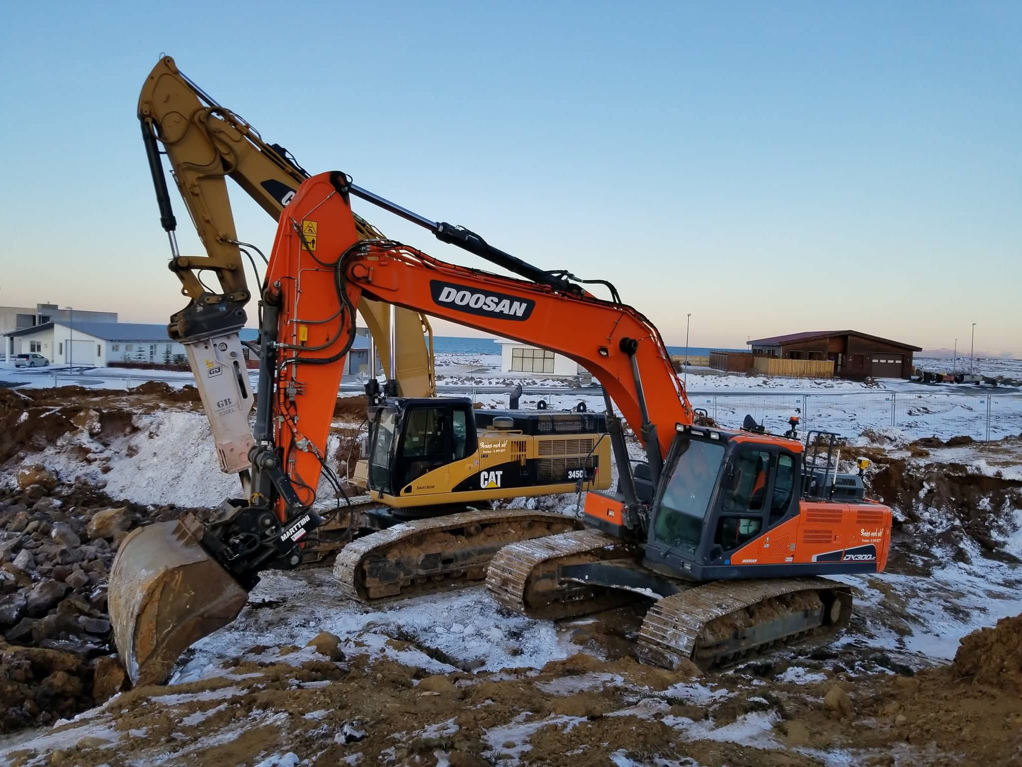 Doosan DX300 og CAT 345 tækin hjá Sveinsverki