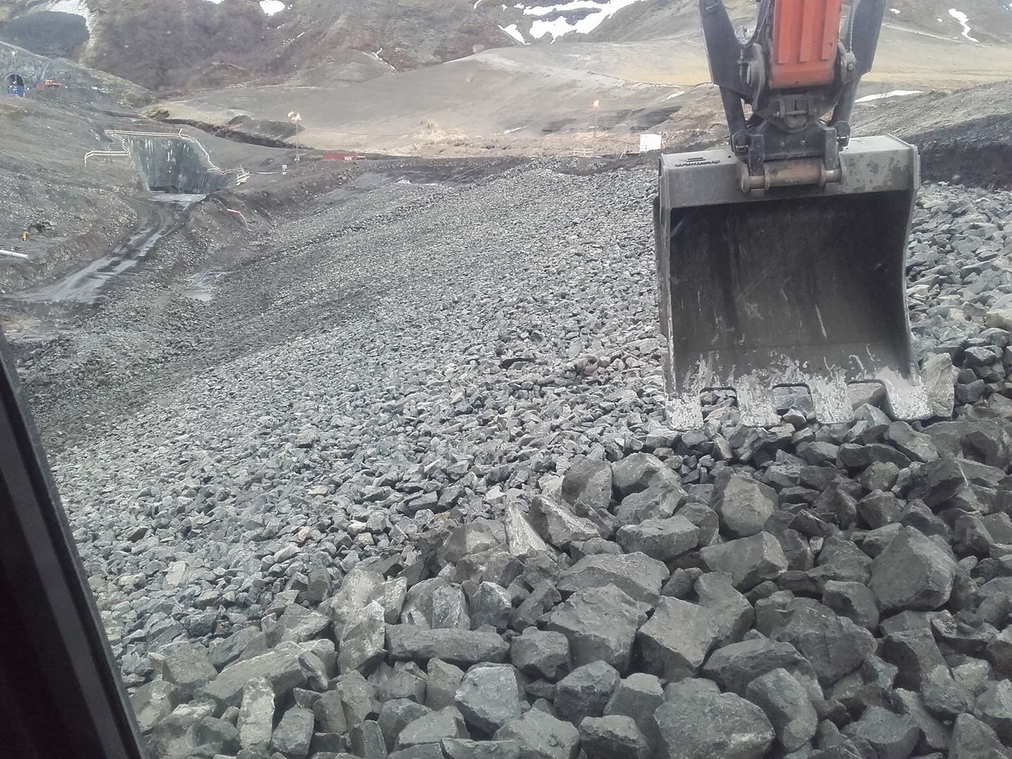 Jarðvinna og grjótsmurun á íslensku landslagi